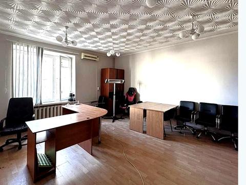 комерційна за адресою Амвросія Бучми бульв., 5/1