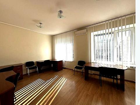 коммерческая по адресу Амвросия Бучмы бульв., 5