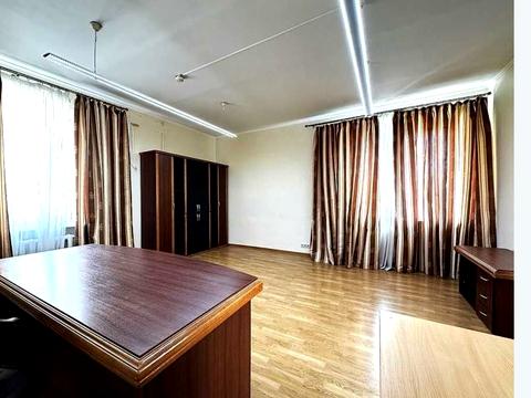 комерційна за адресою Амвросія Бучми бульв., 5