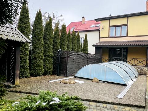 будинок за адресою Євгена Коновальця вул. ()
