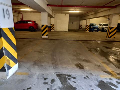 паркомісце за адресою Академіка Андрія Сахарова вул., 80а