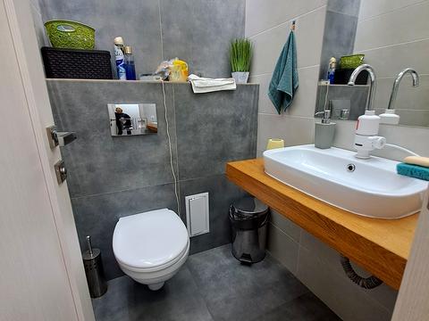 комерційна за адресою Замкова вул., 5