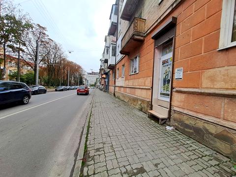 комерційна за адресою Замкова вул., 5