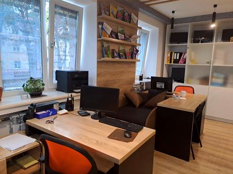 комерційна за адресою Замкова вул., 5