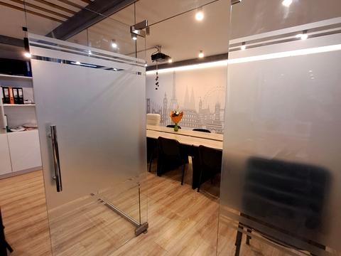 комерційна за адресою Замкова вул., 5