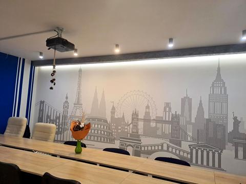 комерційна за адресою Замкова вул., 5