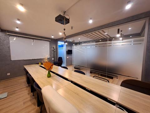 комерційна за адресою Замкова вул., 5