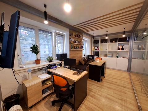 комерційна за адресою Замкова вул., 5