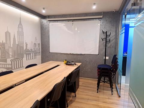 комерційна за адресою Замкова вул., 5