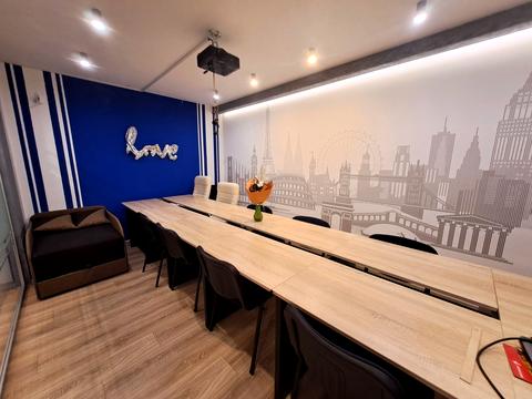 комерційна за адресою Замкова вул., 5