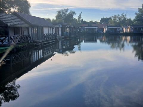 комерційна за адресою центральна, 76а