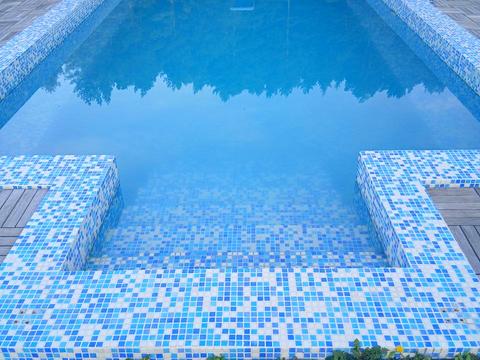 комерційна за адресою центральна, 76а