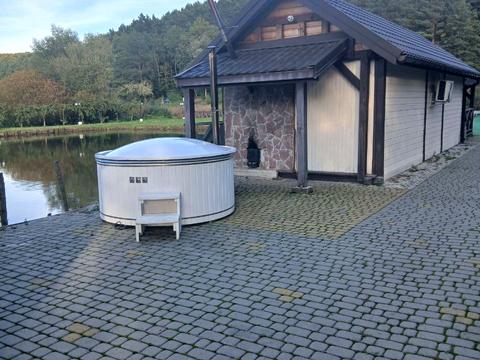 комерційна за адресою центральна, 76а