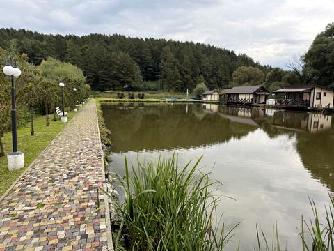 комерційна за адресою центральна, 76а