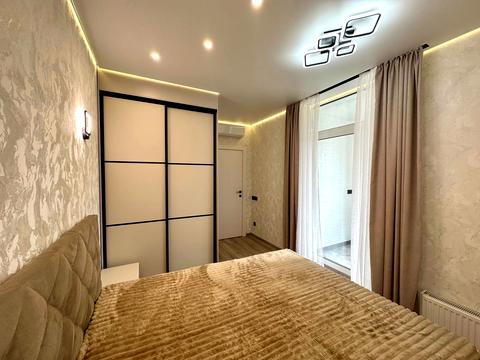 квартира за адресою Салютна вул., (Будинок 02301-02303)