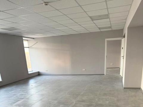 комерційна за адресою Новокостянтинівська вул., 1в