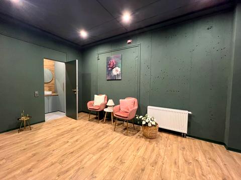 комерційна за адресою Михайла Максимовича вул. (Онуфрія Трутенка), 24-В