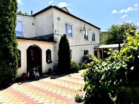 будинок за адресою Центральна