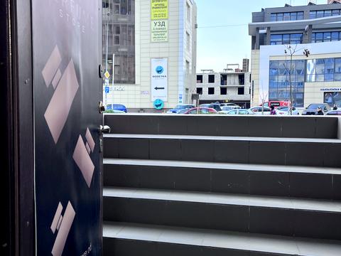 комерційна за адресою Владислава Бувалкіна вул. (Бочарова Генерала), 75