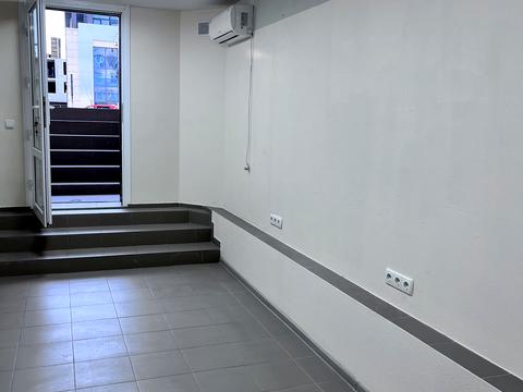 комерційна за адресою Владислава Бувалкіна вул. (Бочарова Генерала), 75