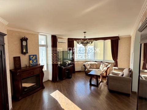 квартира за адресою Анни Ахматової вул., 32/18