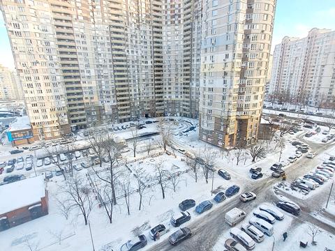 квартира за адресою Анни Ахматової вул., 22