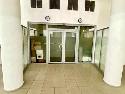 комерційна за адресою Дмитра Яворницького просп. (Карла Маркса), 52