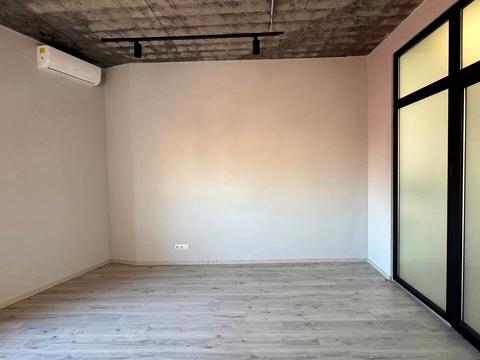 комерційна за адресою Корятовича пл., 8/1