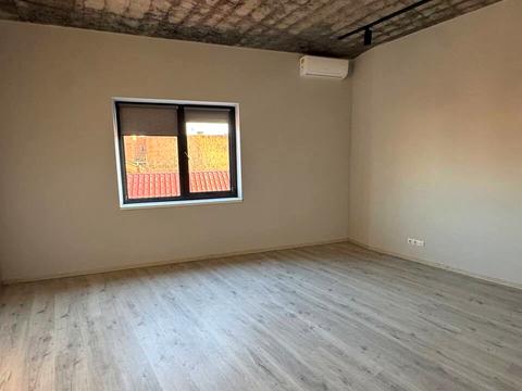 комерційна за адресою Корятовича пл., 8/1