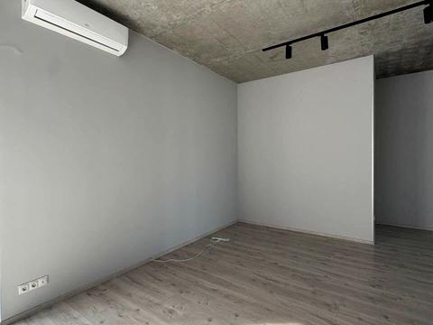 комерційна за адресою Корятовича пл., 8/1