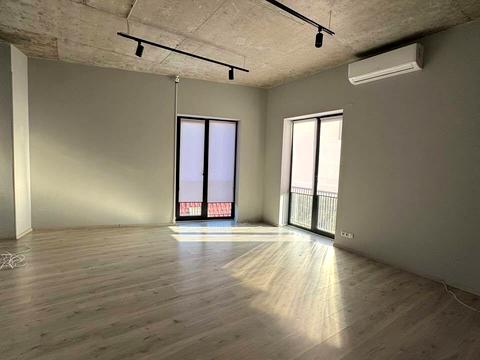 комерційна за адресою Корятовича пл., 8/1