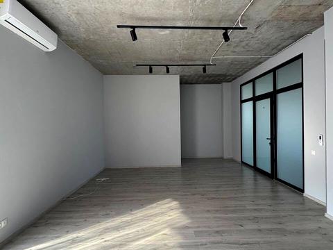 комерційна за адресою Корятовича пл., 8/1