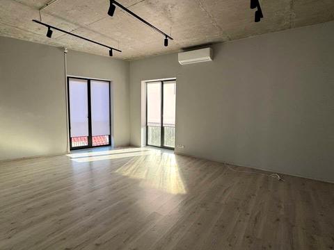 комерційна за адресою Корятовича пл., 8/1