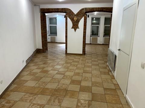 комерційна за адресою Володимира Антоновича вул. (), 22