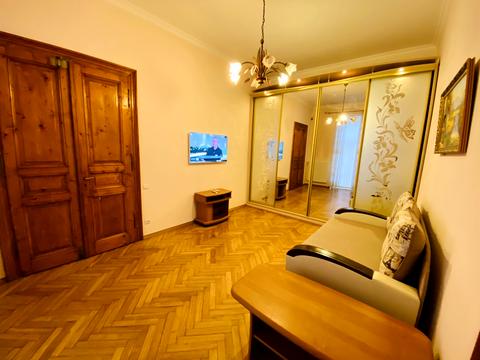 квартира за адресою Омеляна Поповича вул., 5