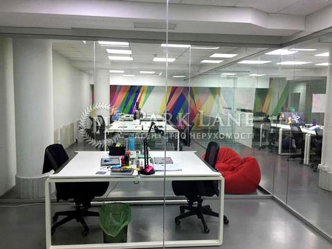 комерційна за адресою Жилянська вул., 59