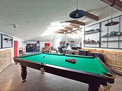 комерційна за адресою Грушевського вул., 57