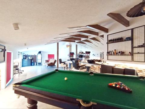 комерційна за адресою Грушевського вул., 57