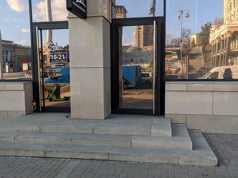 коммерческая по адресу майдан Незалежності пл., 2