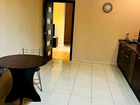 квартира за адресою Левка Лук'яненка вул. (Василя Жуковського), 16, 18, 20, 24