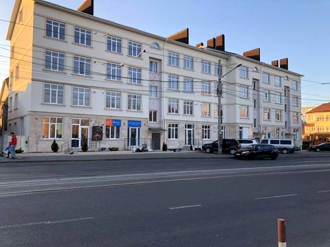 комерційна за адресою Квіткова вул. (Богуна), 1