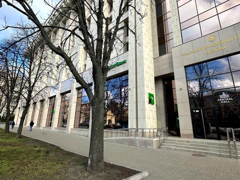 комерційна за адресою майдан Незалежності пл., 2