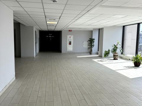 коммерческая по адресу майдан Незалежності пл., 2