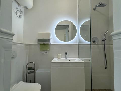 комерційна за адресою Приморська вул., 20