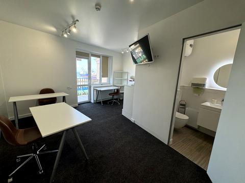 комерційна за адресою Приморська вул., 20