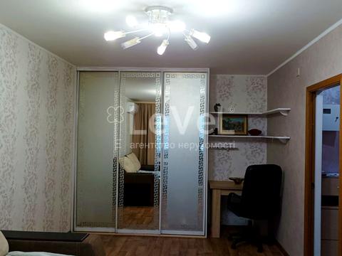 квартира за адресою Космонавта Поповича вул. (Космонавта Волкова), 8