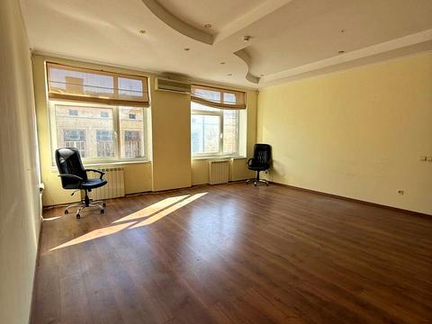 коммерческая по адресу Пекарская ул., 7