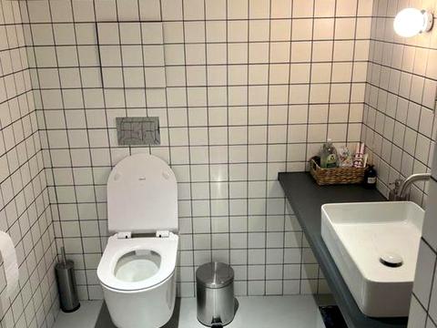 комерційна за адресою Басейна вул., 1/2