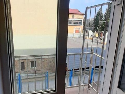 комерційна за адресою Академіка Євгена Лазаренка вул., 4б
