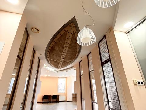 комерційна за адресою Королеви Єлизавети ІІ вул. (Глинки), 7